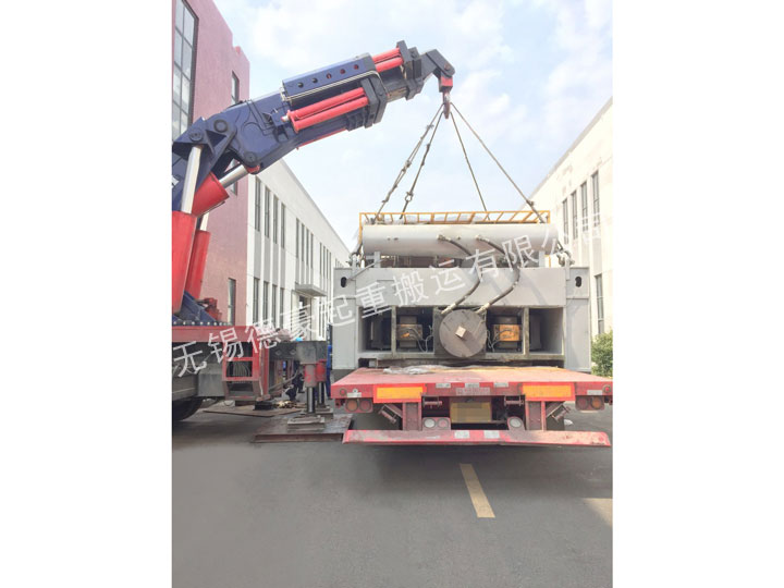 雙杰4000噸壓機吊裝現(xiàn)場